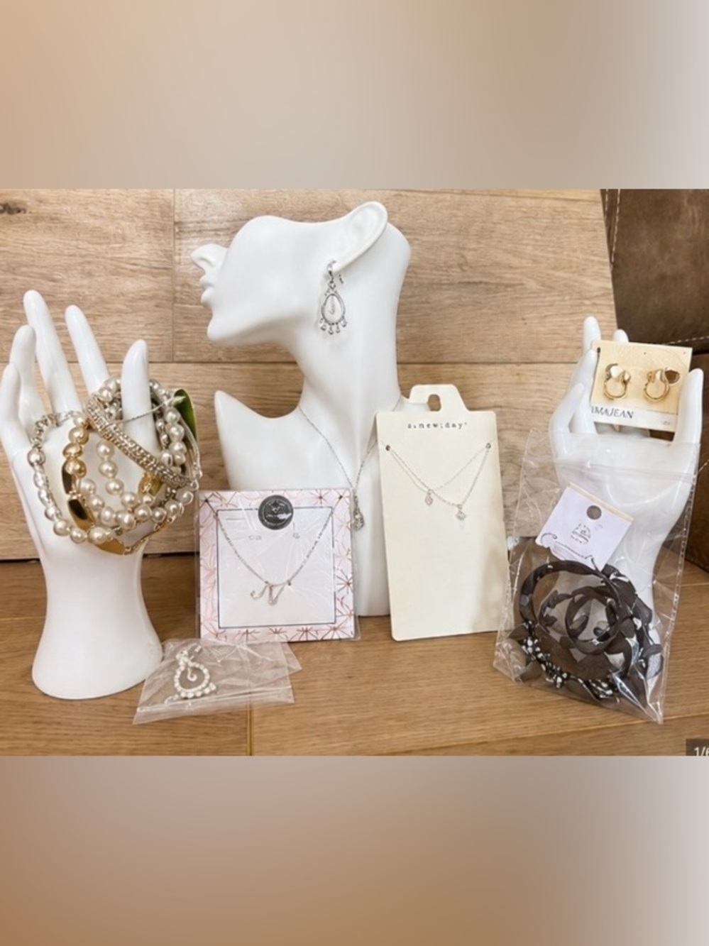 Women’s 6 Pc Lot Pearl Bracelet Necklace Earrings Bangles Gift Set Everyday Chic